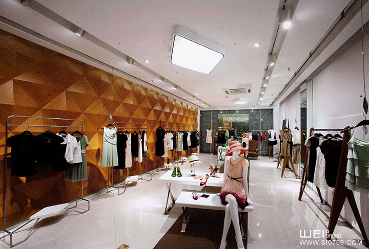 DESIGNICE 迪賽尼斯店面形象設(shè)計