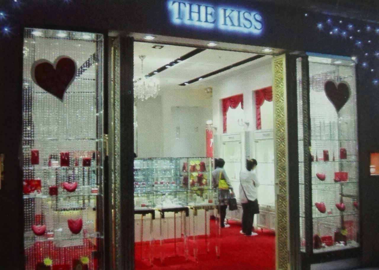 雙面玻璃的透明型首飾店櫥窗